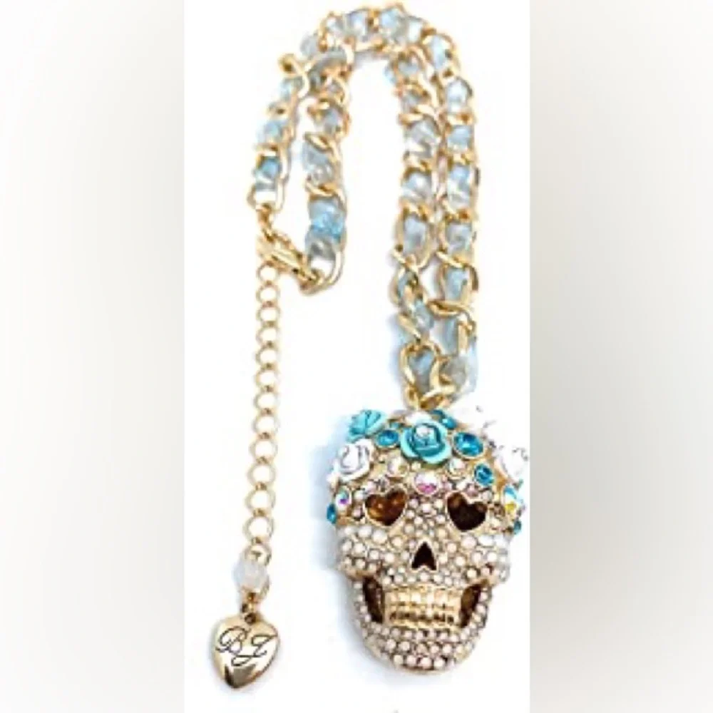 New with Tag Betsey Johnson Gold Sugar Skull blue and White Flowers necklace - Picture 3 of 10